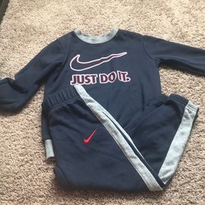 Nike lil boy sweatsuit size 5
